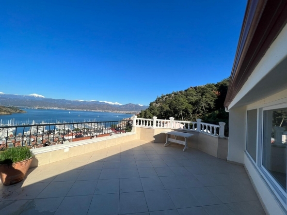 Buy 4-Bedroom Apartment in Fethiye