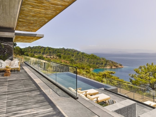 Exclusive Beach-Facing Villa in Paradise Bay