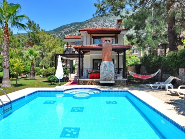 Stunning and Spacious villa with BBQ Space Up for Sale in Ovacik