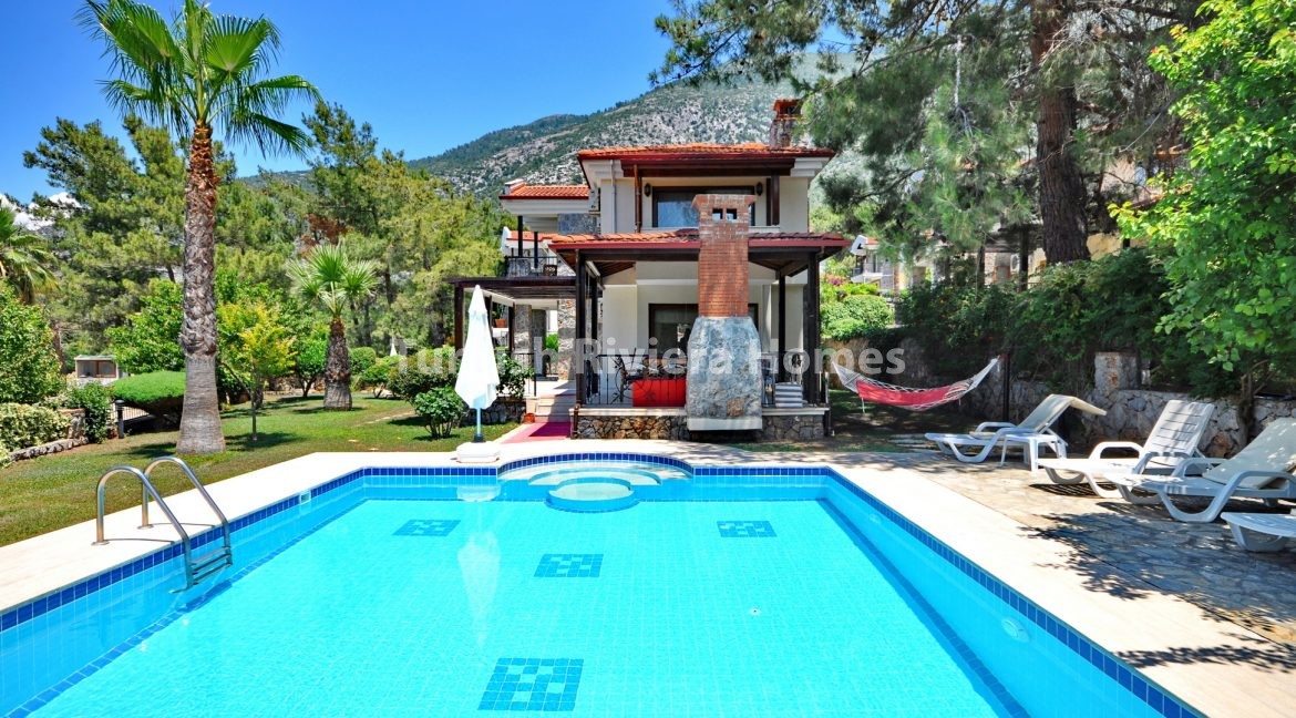 Stunning and Spacious villa with BBQ Space Up for Sale in Ovacik