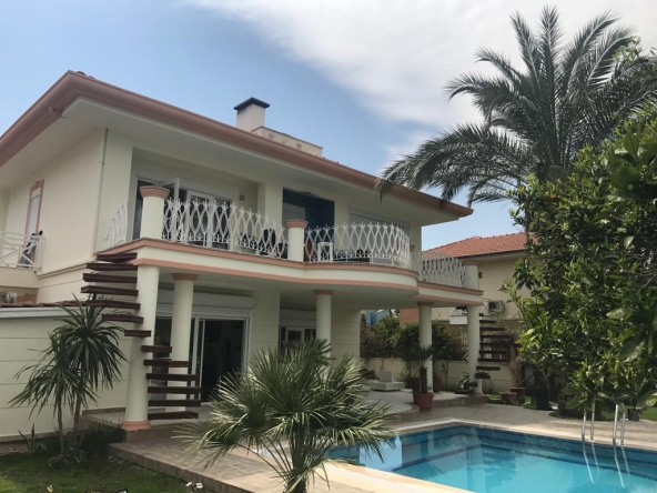 Luxurious Furnished 4 Bedroom Villa in Çamyuva Kemer