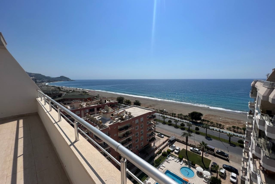 Fantastic Seafront Duplex Apartment in Mahmutlar, Alanya