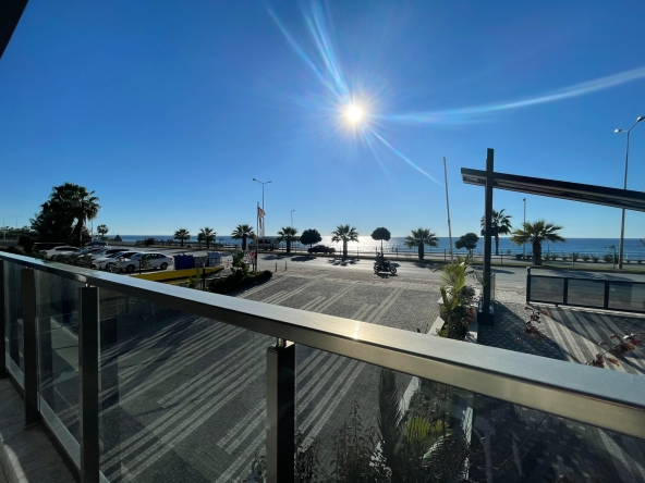 Lovely 2 Bedroom Seafront Apartment in Alanya