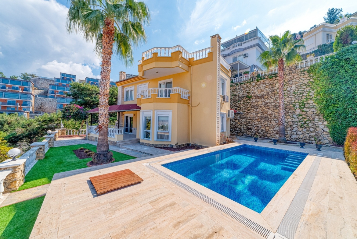 4 Bedroom Fully Furnished Detached Villa in Kargıcak Alanya