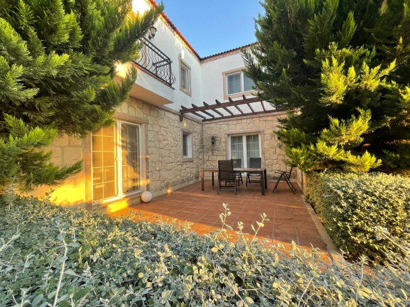 Exquisite 3 Bedroom Private Villa with Breathtaking Mountain Views in Side