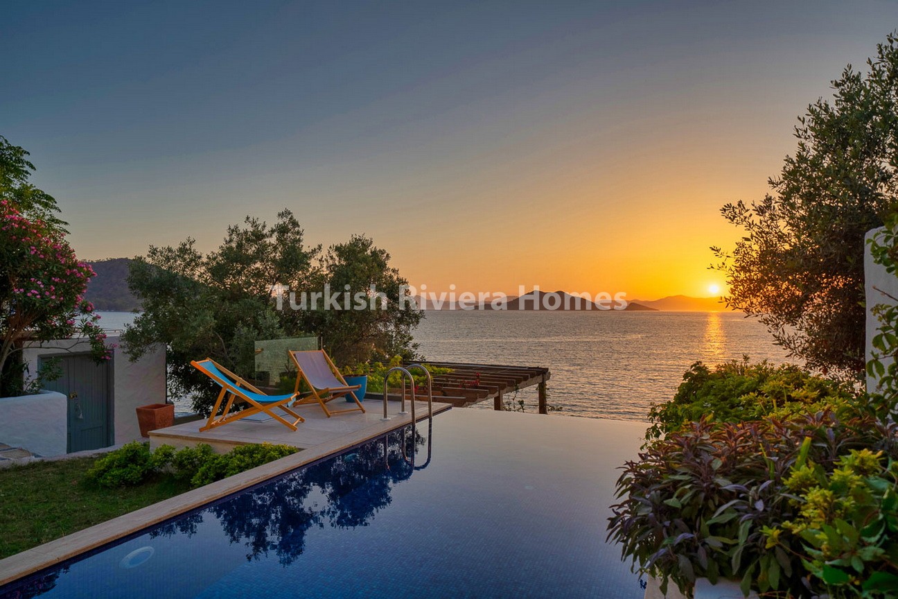 Splendid Beachfront Villa for Sale with Infinity Pool on Sovalye Island