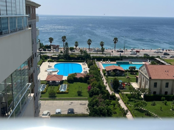 Sea and Beachfront Luxurious Apartment with 5 Star Hotel Facilities in Konyaaltı