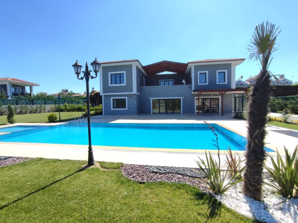 Stunning Detached Villa with Private Pool in Büyükçekmece, İstanbul