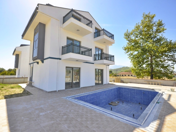 Large 4 Bedroom Triplex Private Pool Villa with Gardens Galore