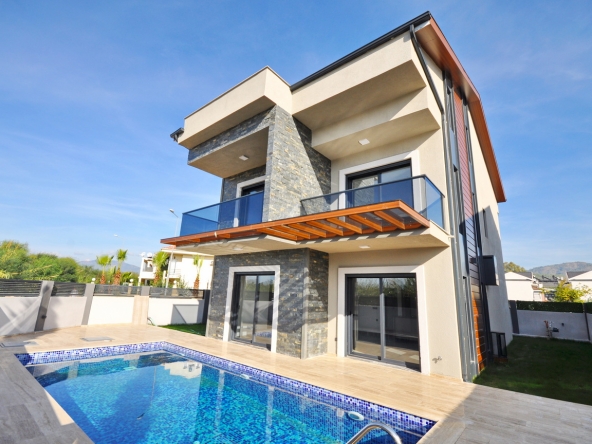 Sunset Haven: Luxe 5-Bed Villas near Calis Beach