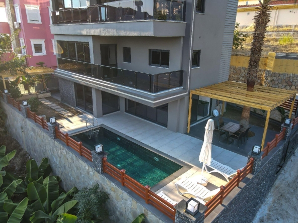 Newly Built 4 Storey Luxury Villa at Discounted Price in Mahmutlar