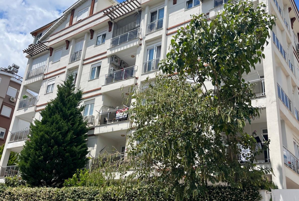 Conveniently located in the bustling district of Konyaaltı, this apartment offers easy access to a wealth of amenities and attractions.