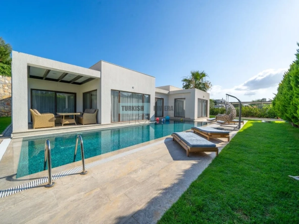 Luxurious Single Level Villa with Private Pool and Stunning Views