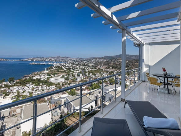 Luxurious Coastal Living in a 2-Bedroom with Mesmerizing Views