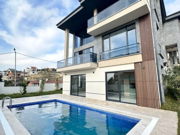 Detached Family Villa with Paranomic Sea View in Silivri