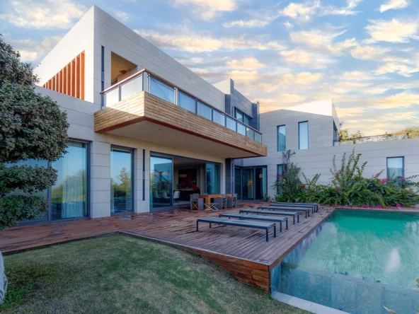 Exclusive Luxury Villa with Spectacular Sea View in Mandarin Oriental