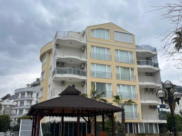 Fully Furnished Modern Design 2-Bedroom Resale Apartment in Konyaaltı