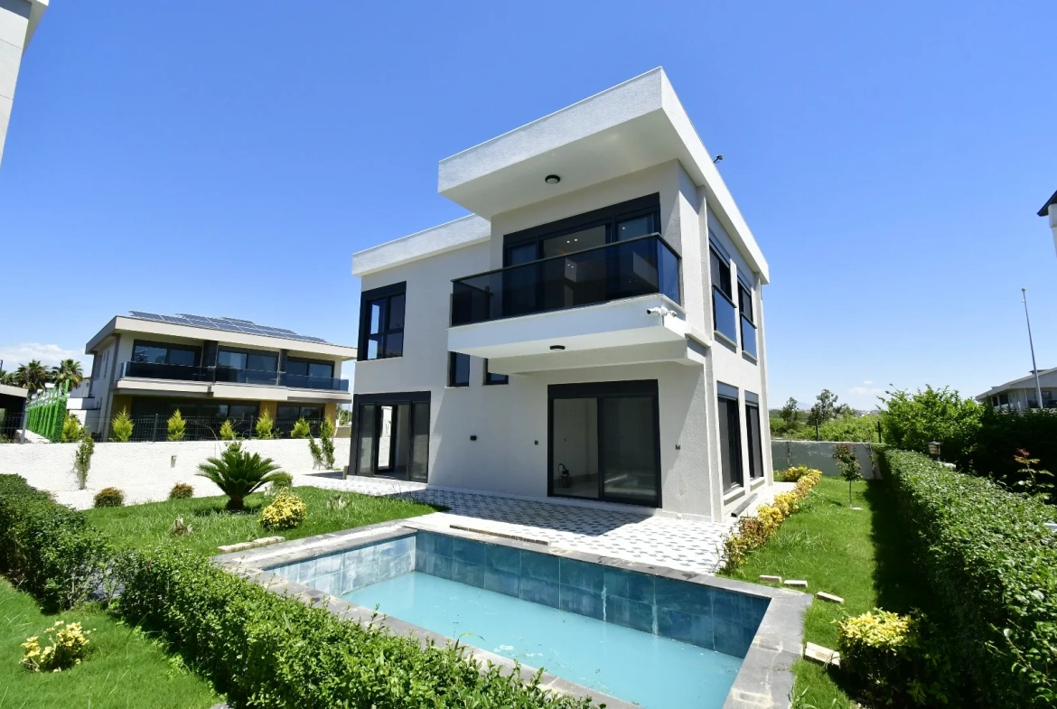Exclusive Detached Villas with Private Pools and Gardens in Side