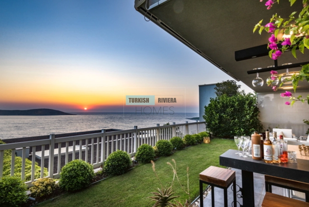 Exclusive Seafront Apartment with Private Beach in Gümüşlük