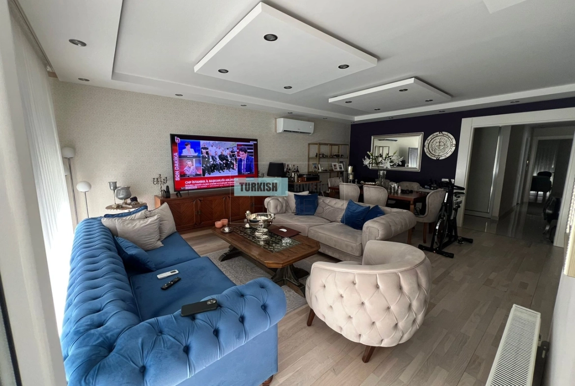 Spacious 5-Bedroom Dual Apartment Property Near Konyaaltı Beach