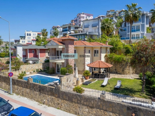 Spacious 4-Bedroom Detached Villa with Private Pool in Konaklı