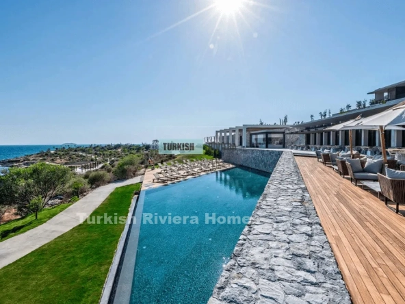 Life in these 7 Star Residences is about peace, exclusivity, and effortless indulgence. Mornings begin with sunrises over the Aegean, days are spent lounging by the pool or exploring the marina, and evenings unfold with fine dining and glowing Mediterranean sunsets.