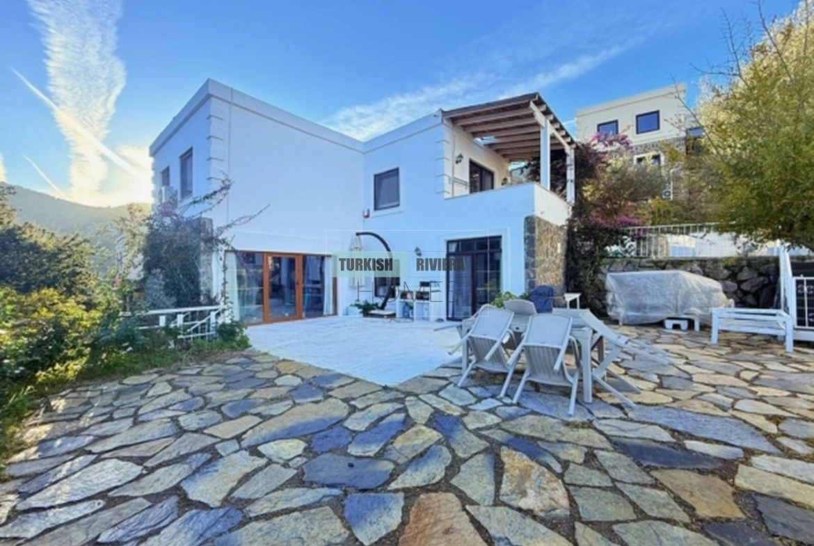 Elegant Triplex Villa with Sea Views in Prestigious Yalıkavak