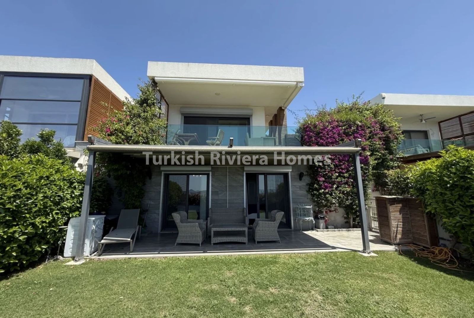 Stylish Duplex with Sea and City Views in Central Bodrum