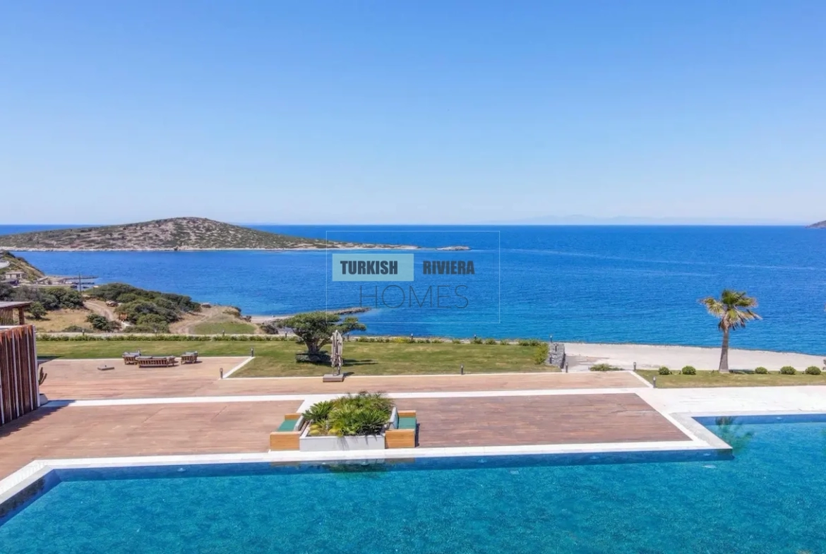 Prestigious Waterfront Villas with Private Beach Access in Yalıkavak