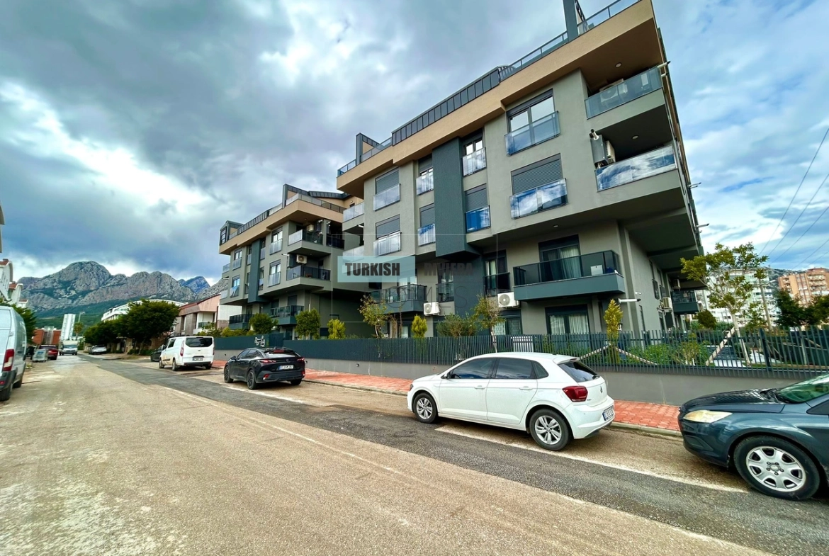 Prime Location 2-Bedroom Apartment in Konyaaltı’s Gated Community