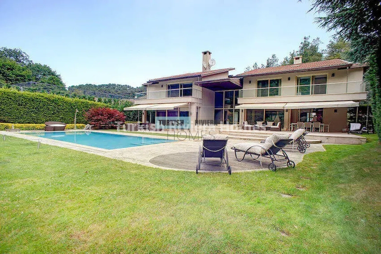 Designer Villa Surrounded by Nature in Sariyer of Istanbul