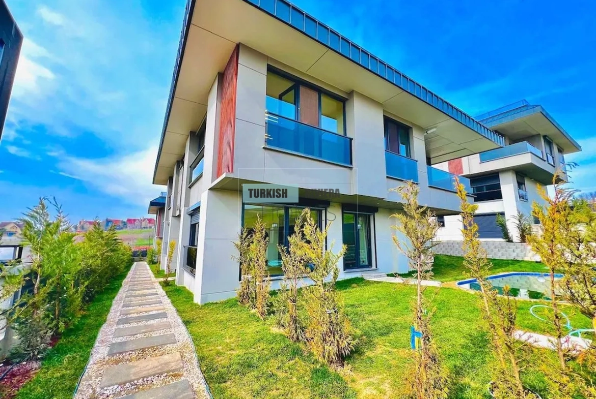 Modern Villa with Private Pool in Peaceful Büyükçekmece