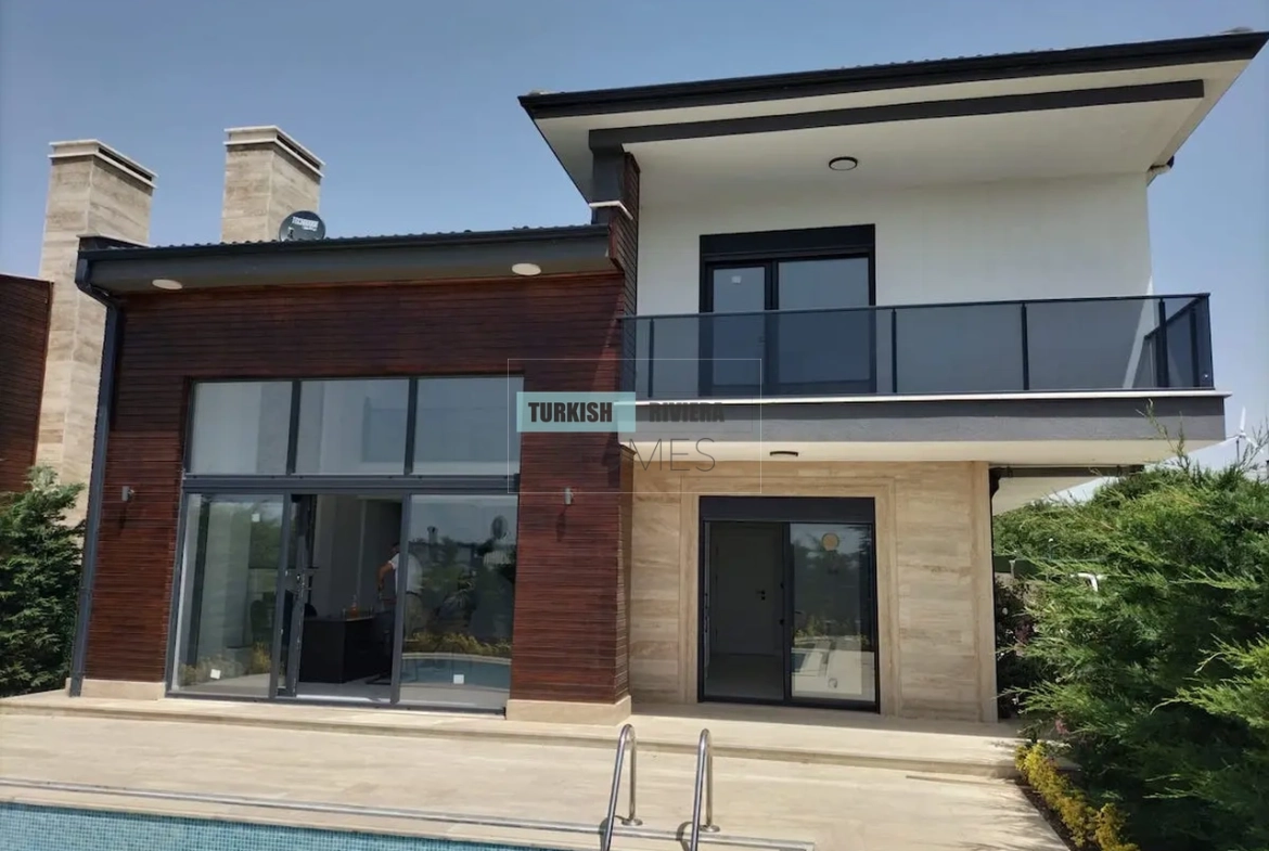 Spacious Family Homes with Gardens in Silivri