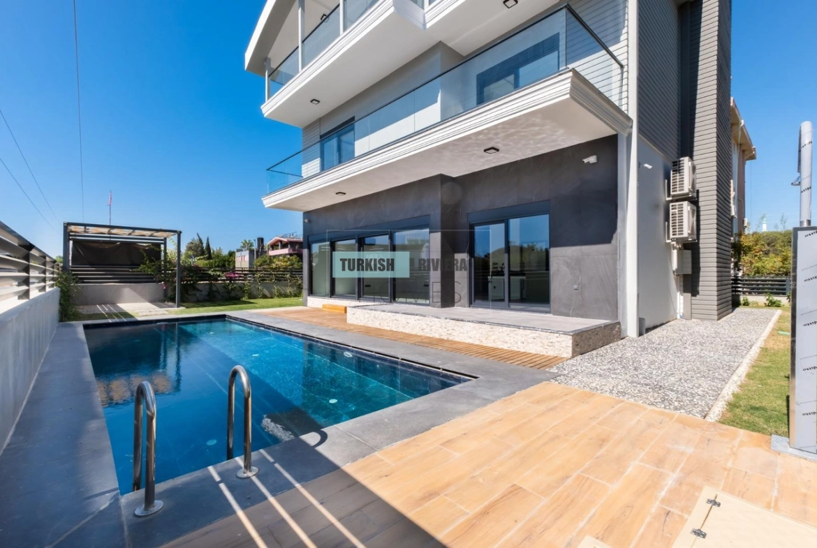 Exclusive 4 Bedroom Detached Villa for Sale in Side with Private Pool