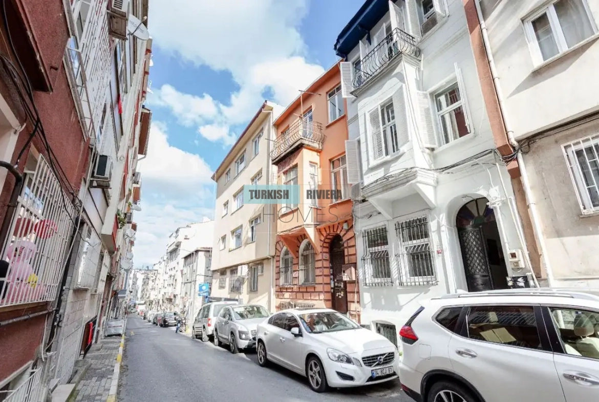 Historic Istanbul Building in Prime Şişli Location Near Taksim