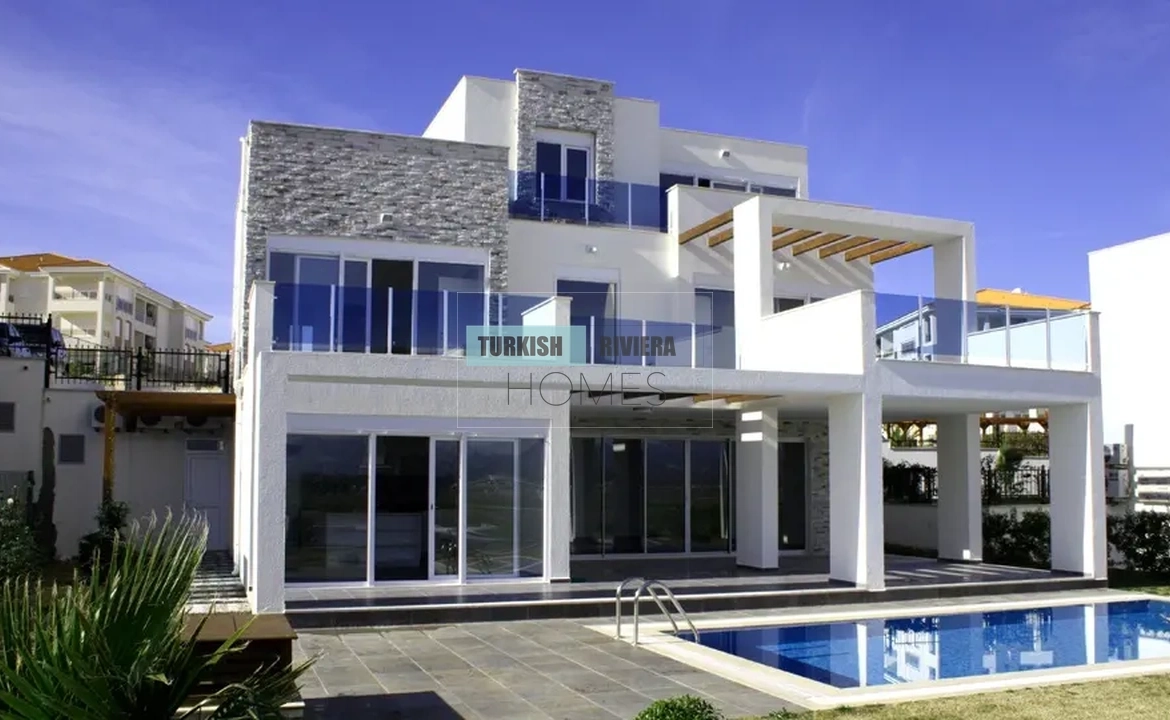 Luxury 4 Bedroom Detached Villa with Private Pool in Side, Antalya
