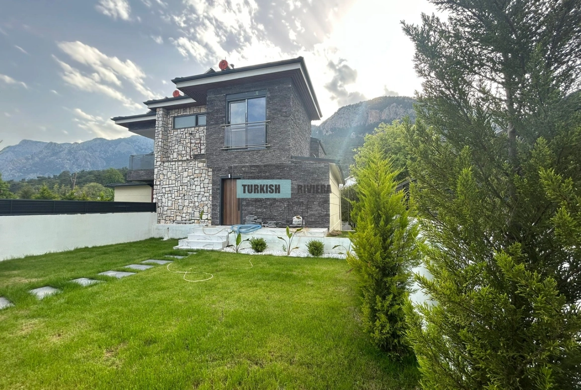 Luxury 4 Bedroom Semi-Detached Villa with Pool in Prestigious Kemer
