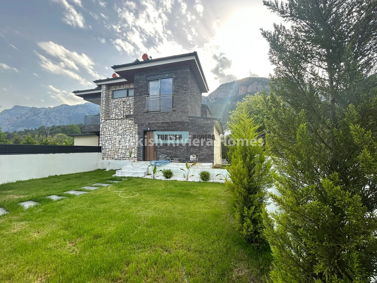 Luxury 4 Bedroom Semi-Detached Villa with Pool in Prestigious Kemer