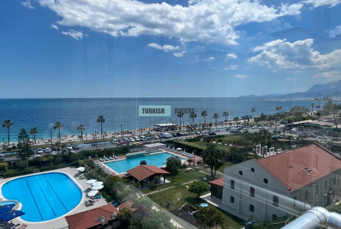 uxury-Beachfront-Apartment-with-Fantastic-Sea-View-in-Konyaalti