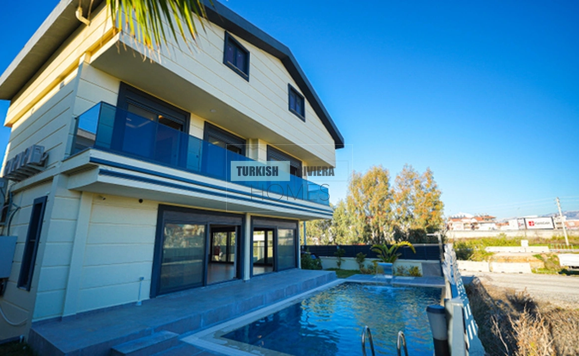 Luxury Mediterranean 4 Bedroom Detached Villa with Private Pool in Side