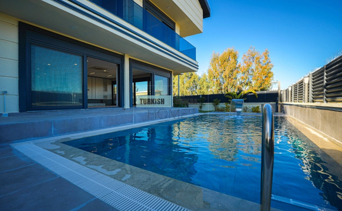 Luxury Mediterranean 4 Bedroom Detached Villa with Private Pool in Side
