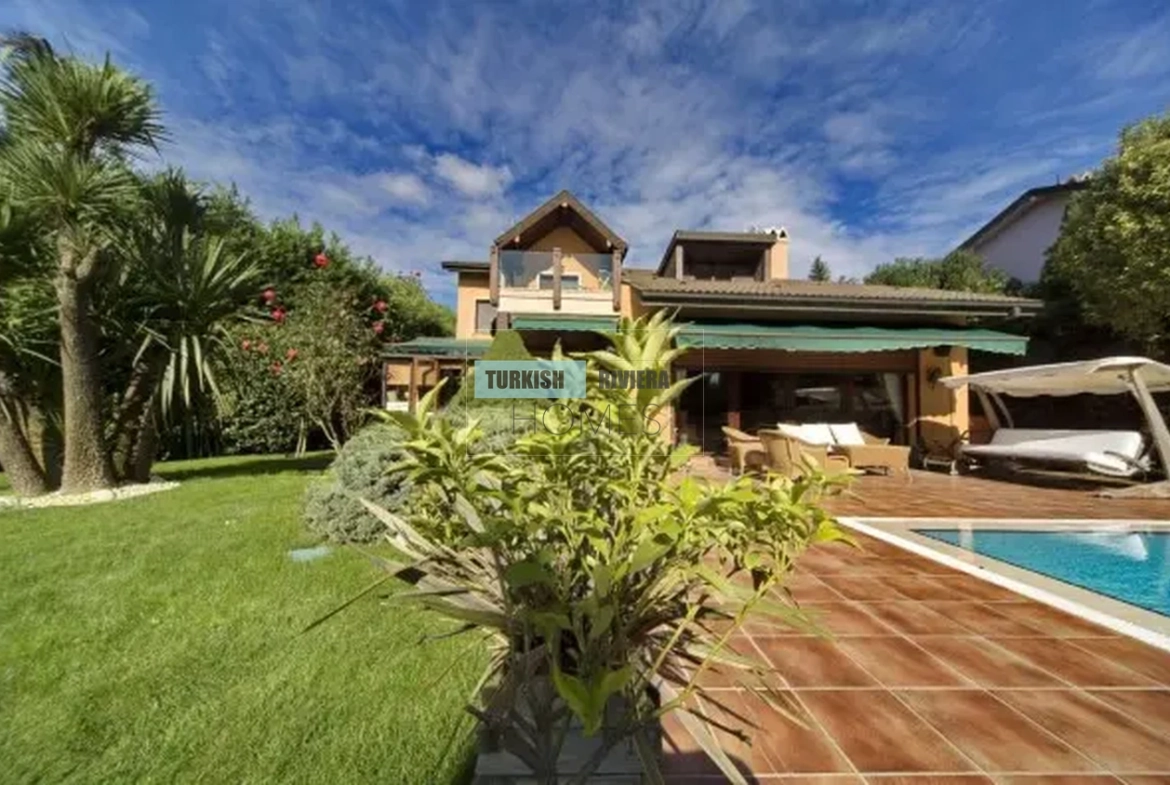 Luxury Villa with Private Pool and Large Garden in Zekeriyaköy