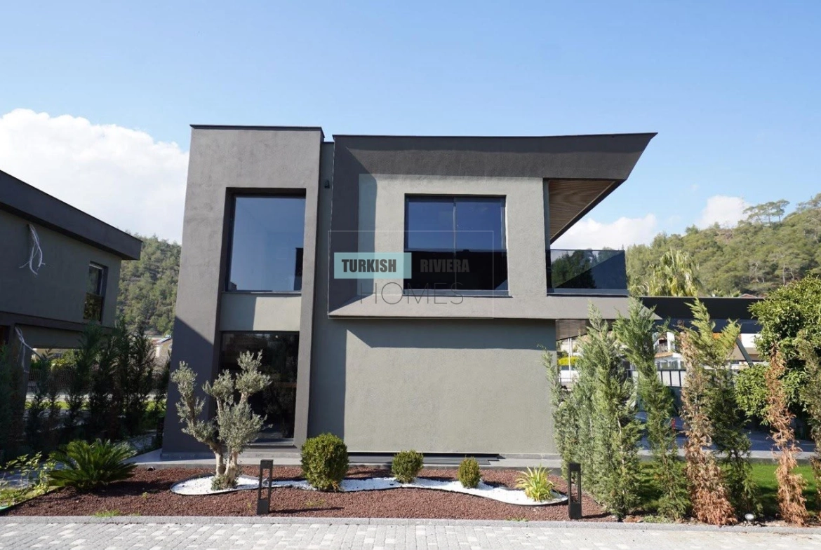 Modern 4 Bedroom Villa with Large Private Garden in Kemer, Antalya