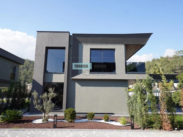 Modern 4 Bedroom Villa with Large Private Garden in Kemer, Antalya